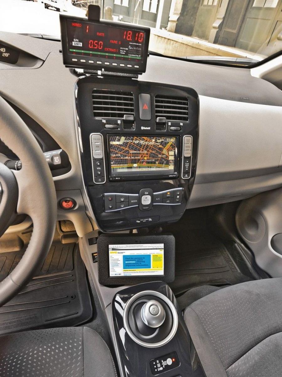  Nissan Leaf NYC taxi 2013 года  (фото 12 из 24)